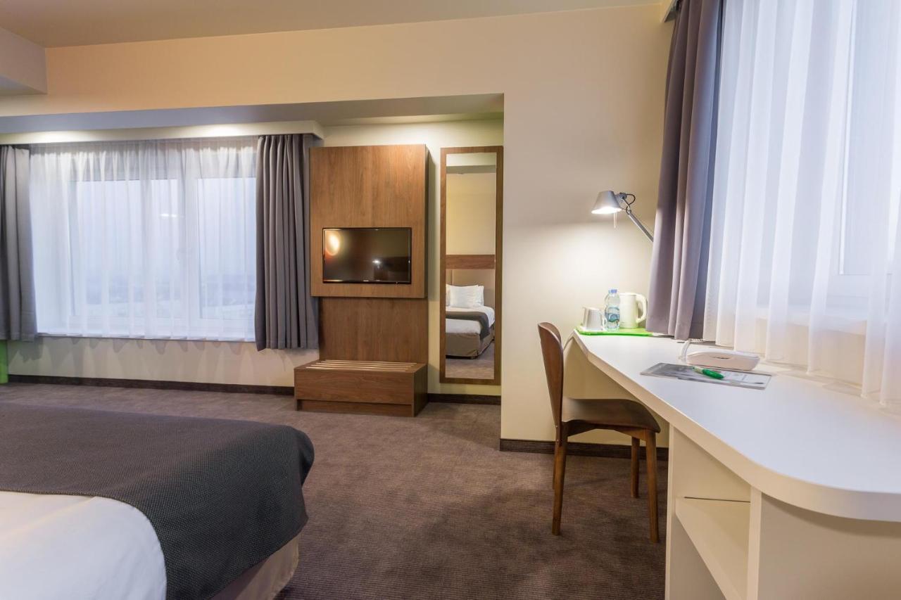 B&B Hotel Nowy Targ Centrum エクステリア 写真